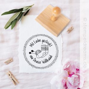 Mit Liebe gestrickt – Socken – Personalisierter Holzstempel – individueller Text – Motiv: 407C